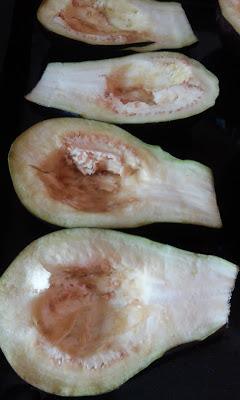 Berenjenas Rellenas de Tomates al Tomillo