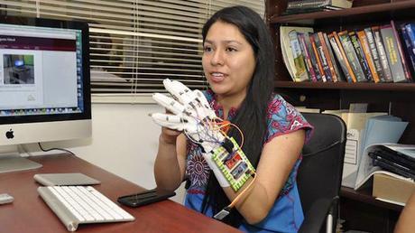Investigadores del IPN mexicano desarrollaron un guante  traductor de lenguaje sordomudo