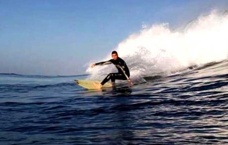 El hombre que volvió de surfear en el infierno