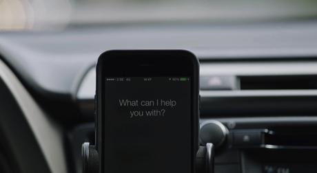 Una cuña de radio que pone tu móvil en modo avión mientras conduces