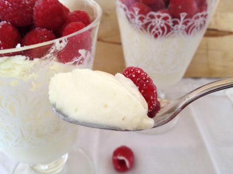 recetas delikatissen recetas caseras mousse postres fáciles y rápidos postres delikatissen postres con frambuesas postres blancos y rojos Mousse de chocolate blanco mousse de chocolate 