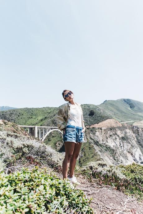 Big_Sur-Fringed_Suede_Jacket-Polo_Ralph_Lauren-Levis-Shorts-Sneakers-USA_Road_Trip-Outfit-Street_Style-39