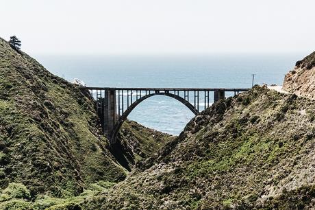 Big_Sur-Fringed_Suede_Jacket-Polo_Ralph_Lauren-Levis-Shorts-Sneakers-USA_Road_Trip-Outfit-Street_Style-18