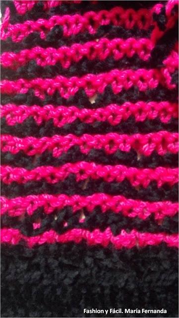Una bufanda con diferentes texturas y colores (A scarf with different texture and colors)