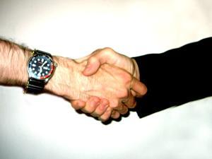 ¿DINERO Y AMISTAD SE MEZCLAN?
