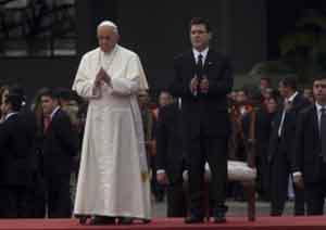 Papa cumple segunda jornada en Paraguay