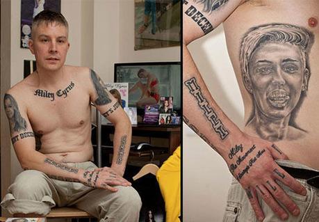 ESTE HOMBRE DECIDIÓ BORRAR SUS 29 TATUAJES DE MILEY CYRUS LUEGO DE QUE LA ARTISTA LE DEDICARA UNAS PALABRAS