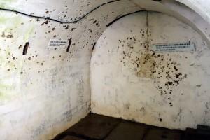 Túnel con los impactos de granadas