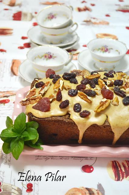 Pound cake de café con pecanas y cranberries