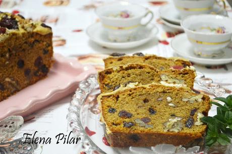 Pound cake de café con pecanas y cranberries