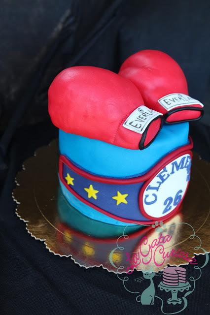 TARTA FONDANT GUANTES DE BOXEO PARA CLÉMENT