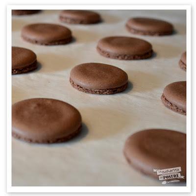 MACARONS DE CHOCOLATE Y FRUTA DE LA PASIÓN / CHOCOLATE AND PASSIONFRUIT MACARONS