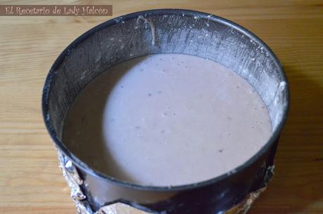 Tarta de fondant del pollo Pepe y la pequeña oruga glotona