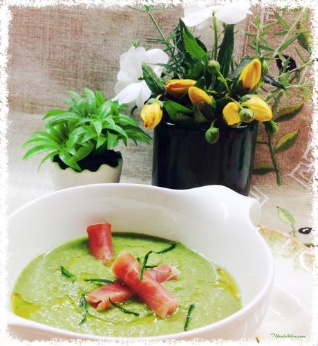 Gazpacho de lechuga con rollito de jamón serrano