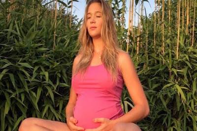 Patricia Montero disfruta del yoga prenatal