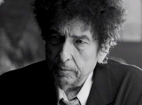 BOB DYLAN, LA ESTRELLA QUE DESEA EL AISLAMIENTO El gran Bob Dylan está ofreciendo una gira por España. Las crónicas en prensa de sus conciertos, así como los que expresan su opinión en los foros subsiguientes, muestran opiniones divididas, enfrentadas