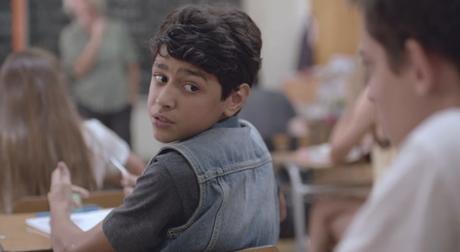 Coca-Cola cuenta una historia de amor entre dos chicos adolescentes en este bonito corto