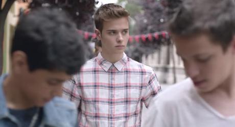 Coca-Cola cuenta una historia de amor entre dos chicos adolescentes en este bonito corto