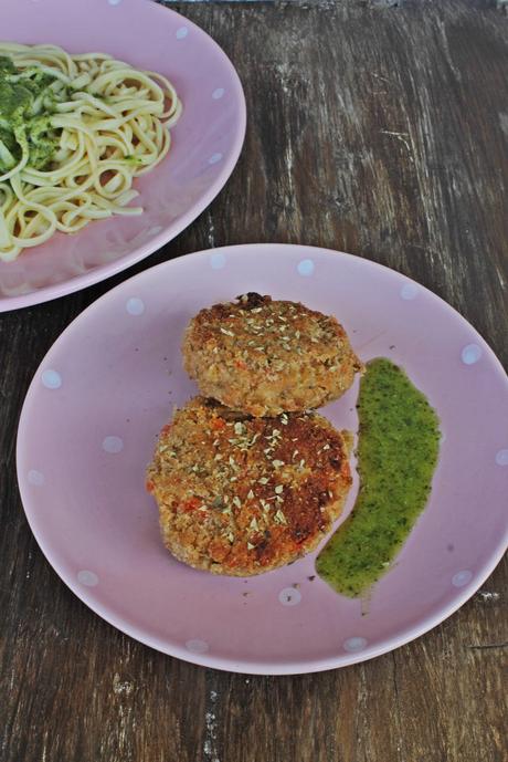 ESPAGUETIS AL PESTO & HAMBURGUESA VEGETAL