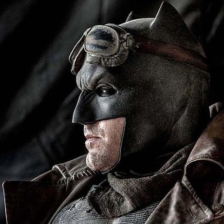 “BATMAN V SUPERMAN: EL AMANECER DE LA JUSTICIA”: NUEVA IMAGEN DE BATMAN CON EL ATUENDO PECULIAR QUE PUDIMOS VER EN EL NUEVO TRAILER