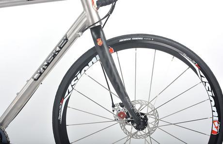 Lynskey Sportive Disc, una extravagante construcción para cicloturismo en sólido titanio