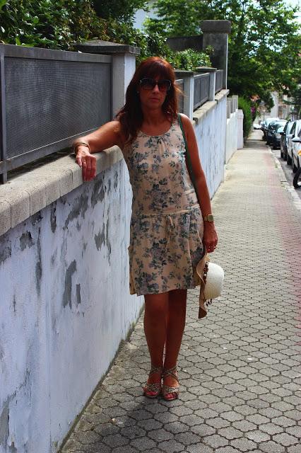 MIS LOOKS - VESTIDO FLORES EN TONOS SUAVES