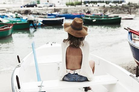 Open_Back_Knitwear-We_are_Knitters-Levis-Shorts-Isabel_Marant_Sandals-Outfit-Hat-Italy_Road_Trip-San_Vito-39