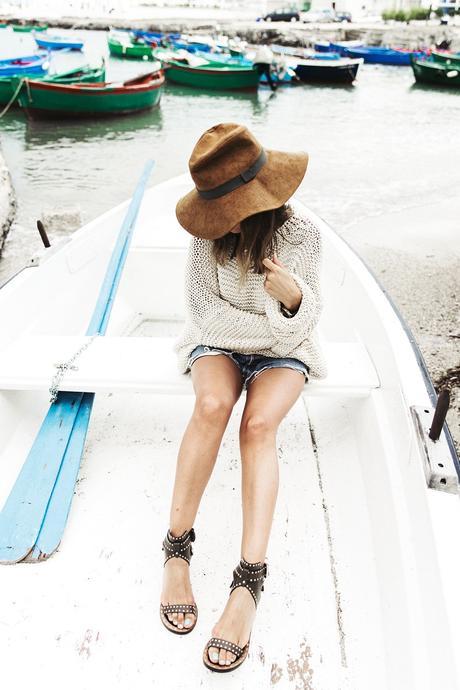 Open_Back_Knitwear-We_are_Knitters-Levis-Shorts-Isabel_Marant_Sandals-Outfit-Hat-Italy_Road_Trip-San_Vito-5