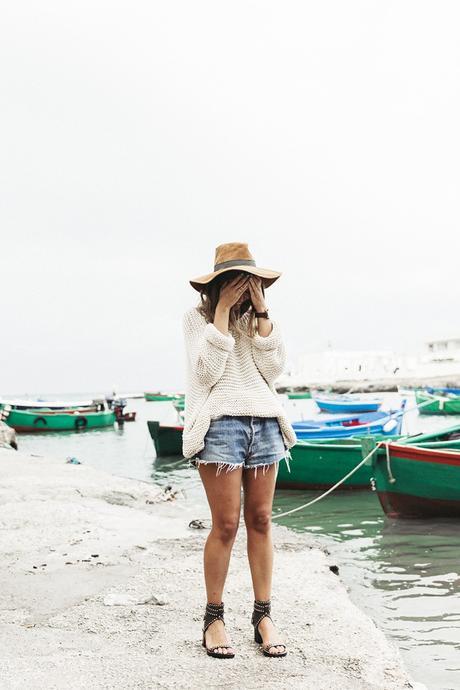 Open_Back_Knitwear-We_are_Knitters-Levis-Shorts-Isabel_Marant_Sandals-Outfit-Hat-Italy_Road_Trip-San_Vito-25