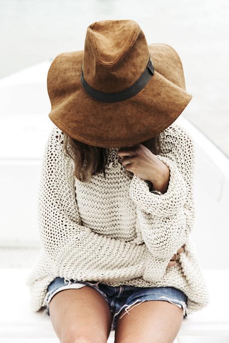 Open_Back_Knitwear-We_are_Knitters-Levis-Shorts-Isabel_Marant_Sandals-Outfit-Hat-Italy_Road_Trip-San_Vito-3