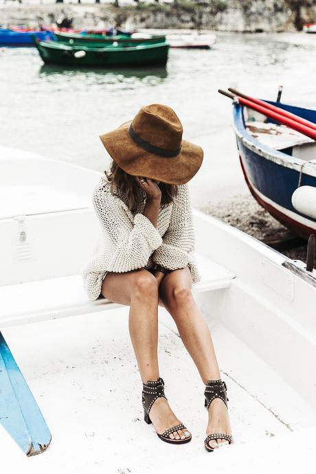 Open_Back_Knitwear-We_are_Knitters-Levis-Shorts-Isabel_Marant_Sandals-Outfit-Hat-Italy_Road_Trip-San_Vito-6