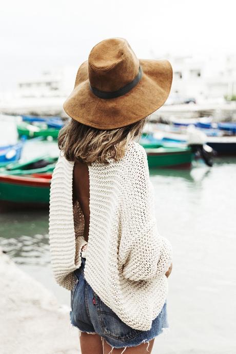 Open_Back_Knitwear-We_are_Knitters-Levis-Shorts-Isabel_Marant_Sandals-Outfit-Hat-Italy_Road_Trip-San_Vito-15