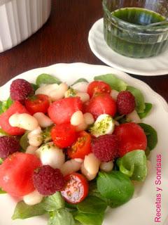 ENSALADA DE JUDIAS BLANCAS, SANDIA, TOMATITOS Y FRAMBUESAS