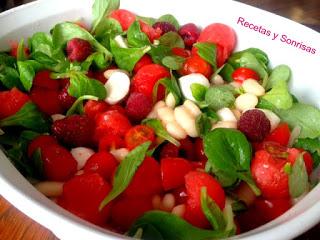 ENSALADA DE JUDIAS BLANCAS, SANDIA, TOMATITOS Y FRAMBUESAS