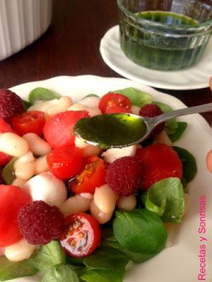 ENSALADA DE JUDIAS BLANCAS, SANDIA, TOMATITOS Y FRAMBUESAS