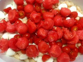 ENSALADA DE JUDIAS BLANCAS, SANDIA, TOMATITOS Y FRAMBUESAS