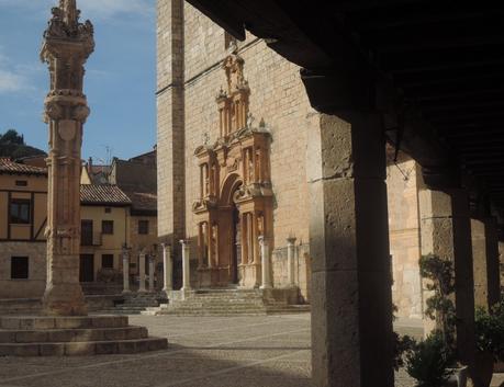 Fachada de la iglesia de Santa Ana, en la plaza de Peñaranda