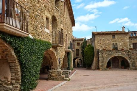 pueblos con encanto medieval monells baix empordà fujifilm x-e1