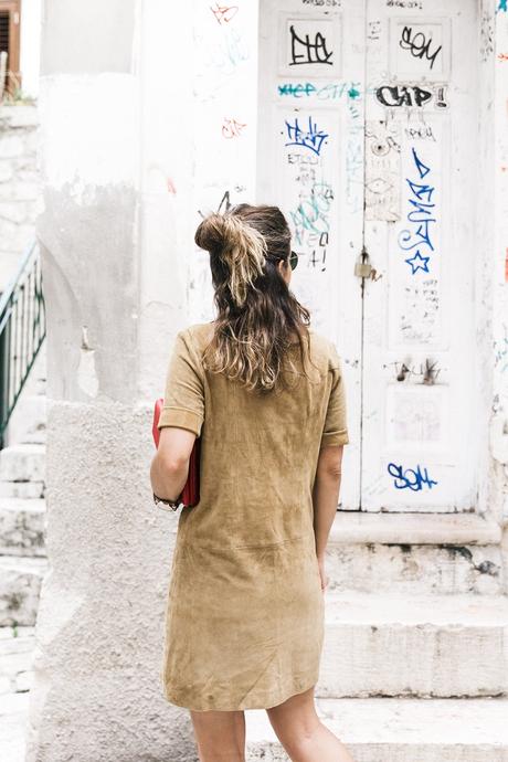Suede_Dress-Louis_Vuitton_Red_Bag-Monogram.Isabel_Marant_Sandals-Outfit-Street_Style-Conversano-Italy_Road_Trip-5