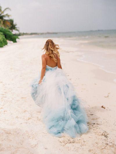 Vestido de novia con un toque de color azul
