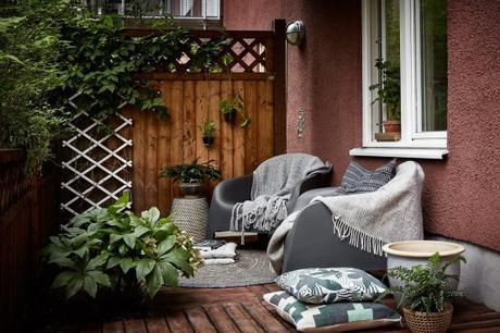 terrazas y balcones decoración plantas y flores decoración exterior mesas de verano Inspiración para decorar terrazas y balcones hacer muebles con palets cajas estilo nórdico escandinavo espacios exteriores decoración blog decoración nórdica balcones terrazas diy 