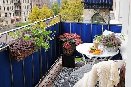 terrazas y balcones decoración plantas y flores decoración exterior mesas de verano Inspiración para decorar terrazas y balcones hacer muebles con palets cajas estilo nórdico escandinavo espacios exteriores decoración blog decoración nórdica balcones terrazas diy 