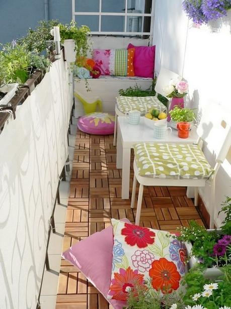terrazas y balcones decoración plantas y flores decoración exterior mesas de verano Inspiración para decorar terrazas y balcones hacer muebles con palets cajas estilo nórdico escandinavo espacios exteriores decoración blog decoración nórdica balcones terrazas diy 