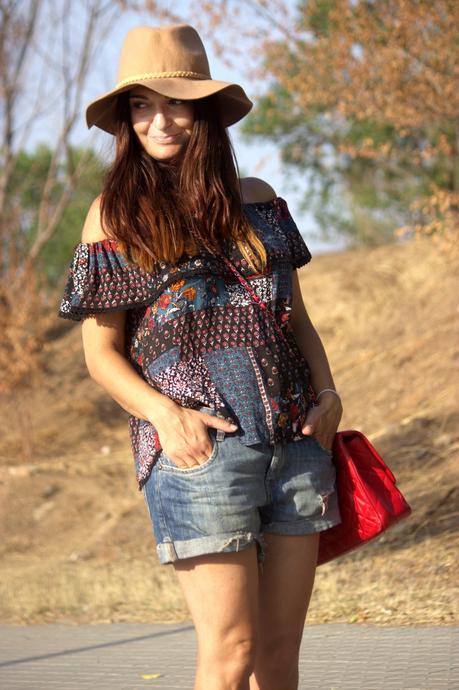 Shorts y escote bardot