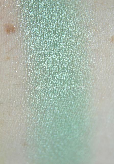 FREEDOM Makeup PRO 12 Chasing Rainbow Eyeshadow Palette FREEDOM Makeup PRO 12 Chasing Rainbow Eyeshadow Palette