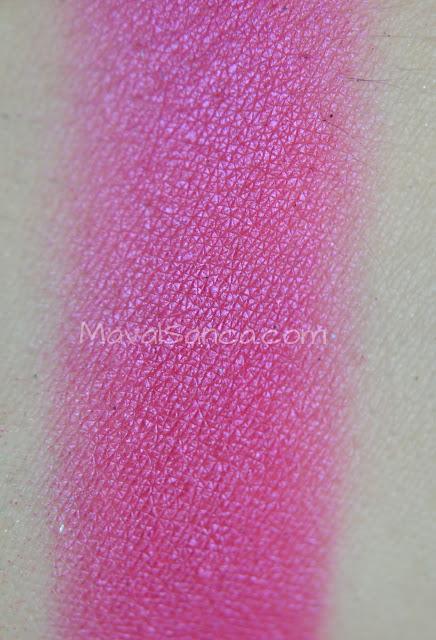 FREEDOM Makeup PRO 12 Chasing Rainbow Eyeshadow Palette FREEDOM Makeup PRO 12 Chasing Rainbow Eyeshadow Palette