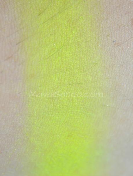 FREEDOM Makeup PRO 12 Chasing Rainbow Eyeshadow Palette FREEDOM Makeup PRO 12 Chasing Rainbow Eyeshadow Palette