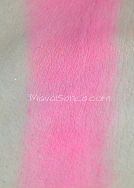 FREEDOM Makeup PRO 12 Chasing Rainbow Eyeshadow Palette FREEDOM Makeup PRO 12 Chasing Rainbow Eyeshadow Palette