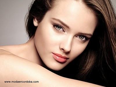 Moda y Tendencia en Maquillaje 2010/2011.Vitalumiere Aqua de Revlon.