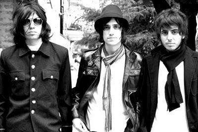 LA CIUDAD BAJO LA NIEBLA / TE AMO